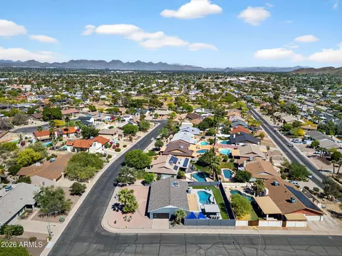 View/Area - 2249 E Mercer Ln, Phoenix, AZ 85028 photo 16 of 19