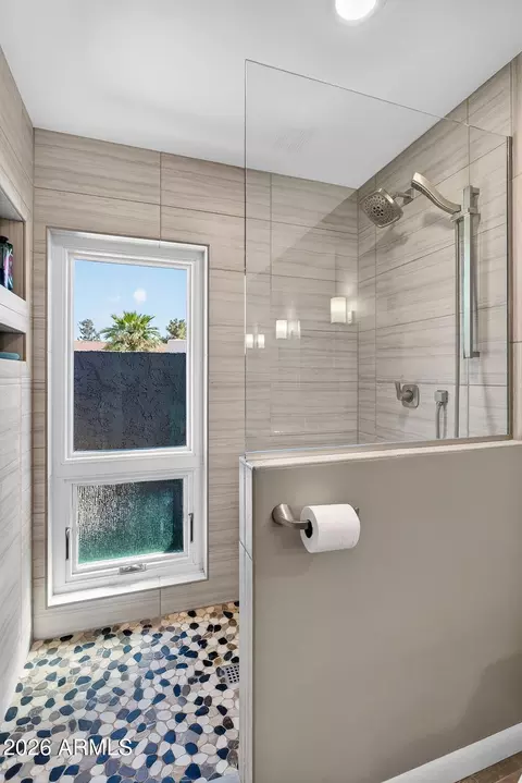 Bath - 2249 E Mercer Ln, Phoenix, AZ 85028 photo 4 of 7