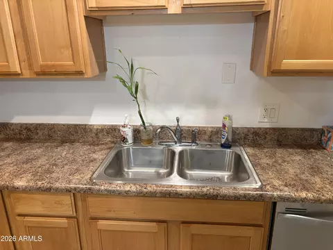 Kitchen - 5525 E Thomas Rd #A2, Phoenix, AZ 85018 photo 1 of 2