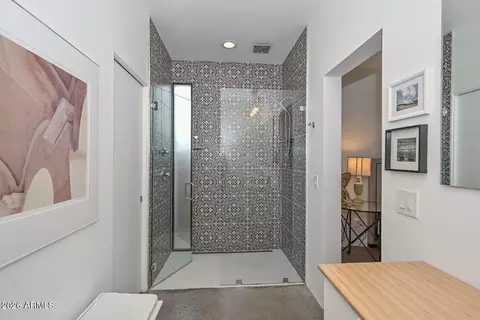 Bath - 2109 E Virginia Ave, Phoenix, AZ 85006 photo 3 of 5