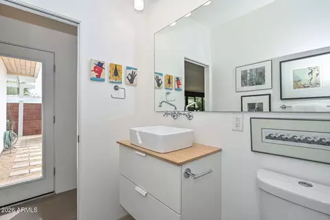 Bath - 2109 E Virginia Ave, Phoenix, AZ 85006 photo 5 of 5