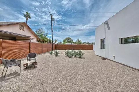 Exterior - 2109 E Virginia Ave, Phoenix, AZ 85006 photo 5 of 8