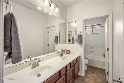 Bath - 3980 E Robin Ln, Phoenix, AZ 85050 photo 2 of 3