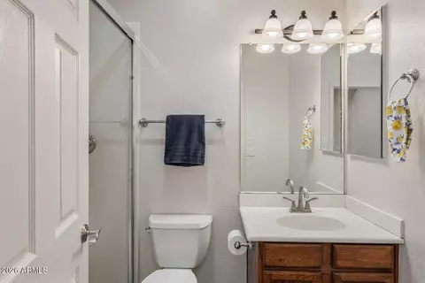 Bath - 3980 E Robin Ln, Phoenix, AZ 85050 photo 3 of 3