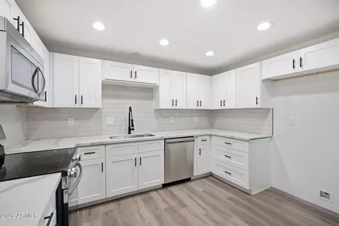 Kitchen - 3620 E Ludlow Dr, Phoenix, AZ 85032 photo 2 of 4