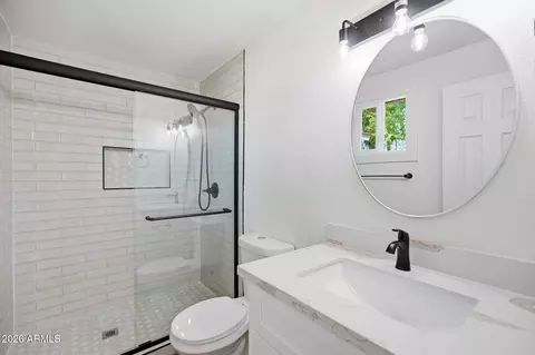 Bath - 3620 E Ludlow Dr, Phoenix, AZ 85032 photo 2 of 2