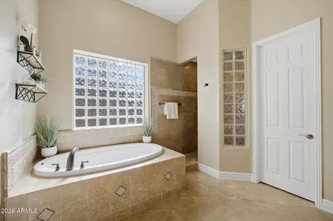 Bath - 4312 W Range Mule Dr, Phoenix, AZ 85083 photo 2 of 4