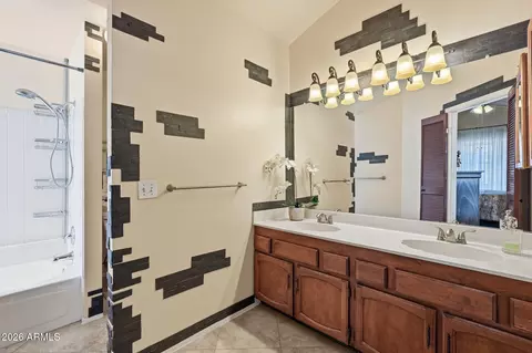 Bath - 506 E Kerry Ln, Phoenix, AZ 85024 photo 5 of 5