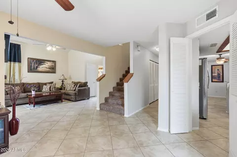 Entry Way - 506 E Kerry Ln, Phoenix, AZ 85024 photo 2 of 4