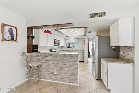Kitchen - 506 E Kerry Ln, Phoenix, AZ 85024 photo 5 of 5