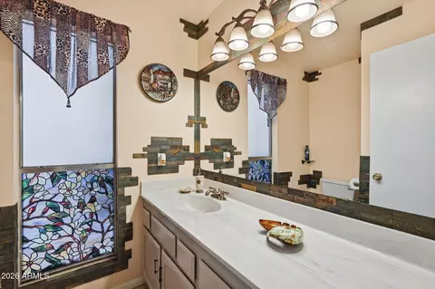 Bath - 506 E Kerry Ln, Phoenix, AZ 85024 photo 1 of 5