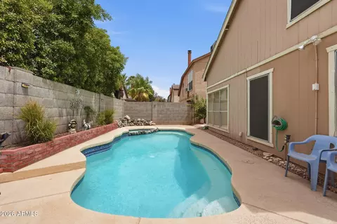 Exterior - 506 E Kerry Ln, Phoenix, AZ 85024 photo 4 of 6