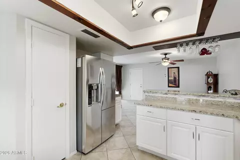 Kitchen - 506 E Kerry Ln, Phoenix, AZ 85024 photo 3 of 5