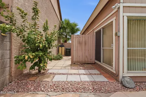 Exterior - 506 E Kerry Ln, Phoenix, AZ 85024 photo 3 of 6
