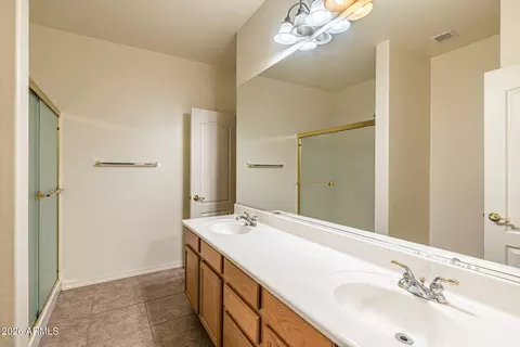 Bath - 4133 E Reins Rd, Gilbert, AZ 85297 photo 2 of 3