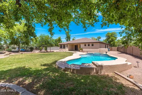 Exterior - 4133 E Reins Rd, Gilbert, AZ 85297 photo 5 of 8