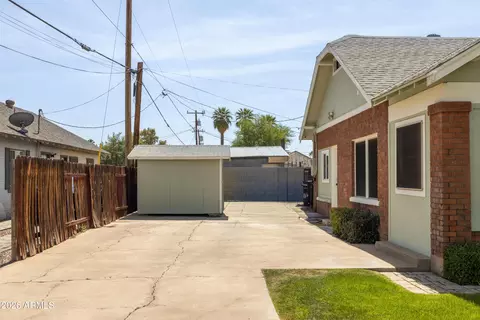 Exterior - 809 E Sheridan St, Phoenix, AZ 85006 photo 7 of 11