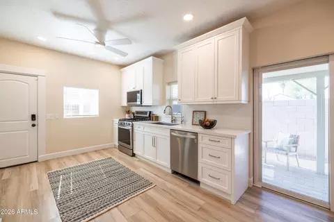 Kitchen - 809 E Sheridan St, Phoenix, AZ 85006 photo 2 of 5