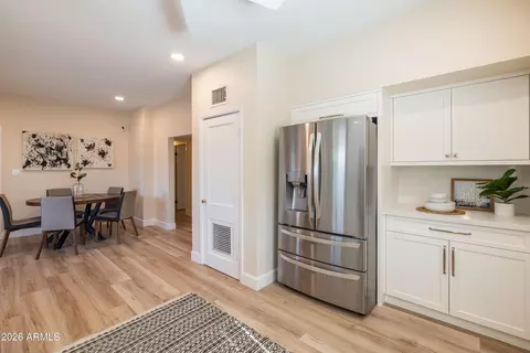 Dining - 809 E Sheridan St, Phoenix, AZ 85006 photo 4 of 6