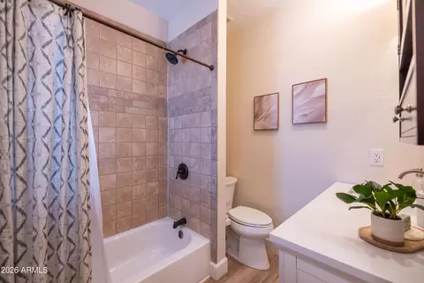 Bath - 809 E Sheridan St, Phoenix, AZ 85006 photo 1 of 7