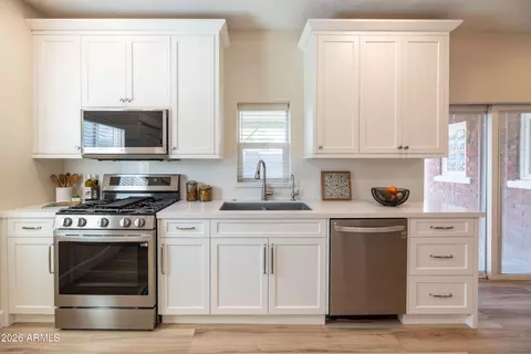 Kitchen - 809 E Sheridan St, Phoenix, AZ 85006 photo 1 of 5