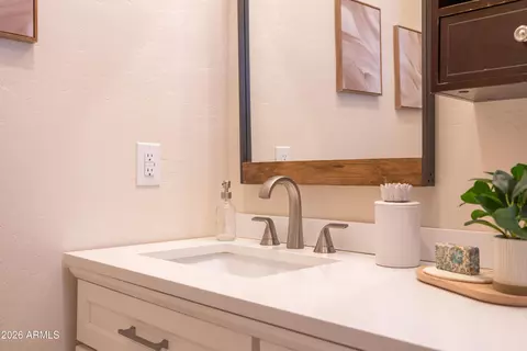 Bath - 809 E Sheridan St, Phoenix, AZ 85006 photo 3 of 7