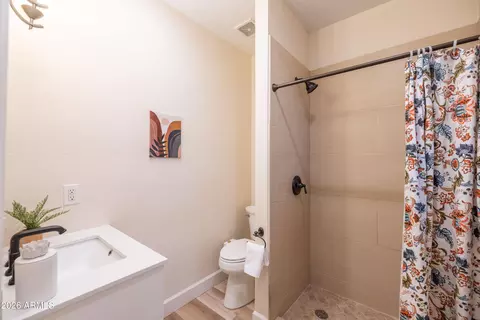 Bath - 809 E Sheridan St, Phoenix, AZ 85006 photo 5 of 7