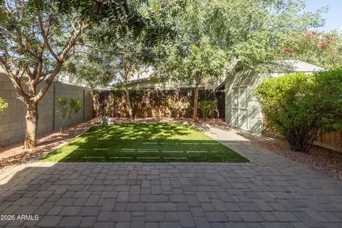 Exterior - 809 E Sheridan St, Phoenix, AZ 85006 photo 10 of 11