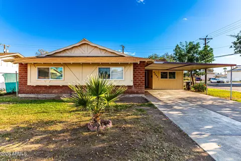 Exterior - 4243 W Tuckey Ln, Phoenix, AZ 85019 photo 2 of 5