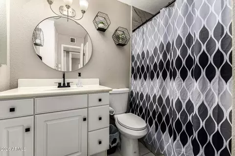 Bath - 4243 W Tuckey Ln, Phoenix, AZ 85019 photo 2 of 2