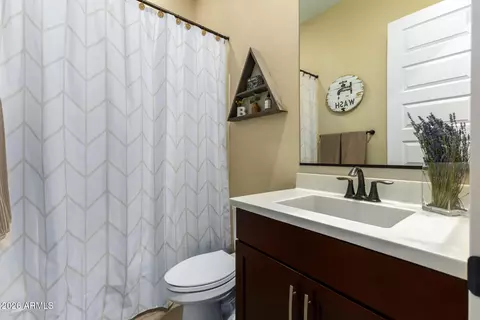 Bath - 3922 E Mia Ln, Gilbert, AZ 85298 photo 3 of 4