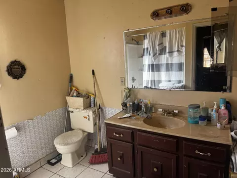 Bath - 3315 E Oak St, Phoenix, AZ 85008 photo 2 of 3