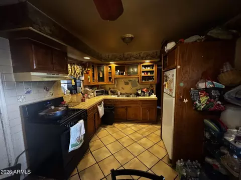 Kitchen - 3315 E Oak St, Phoenix, AZ 85008 photo 2 of 2