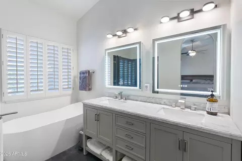 Bath - 2502 E Glenhaven Dr, Phoenix, AZ 85048 photo 3 of 4