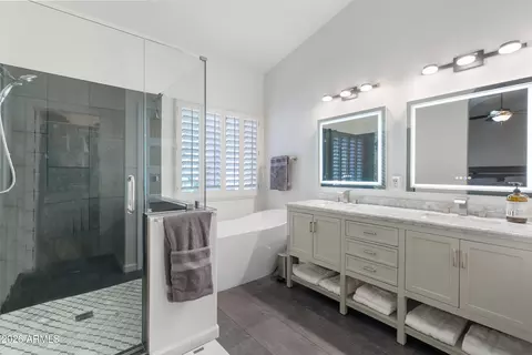 Bath - 2502 E Glenhaven Dr, Phoenix, AZ 85048 photo 2 of 4