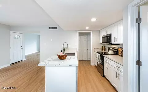 Kitchen - 974 W Sotol Loop, Miami, AZ 85539 photo 4 of 7