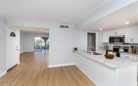 Kitchen - 974 W Sotol Loop, Miami, AZ 85539 photo 3 of 7