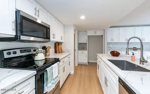 Kitchen - 974 W Sotol Loop, Miami, AZ 85539 photo 7 of 7