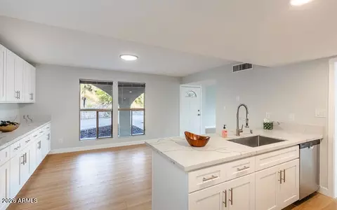 Kitchen - 974 W Sotol Loop, Miami, AZ 85539 photo 5 of 7