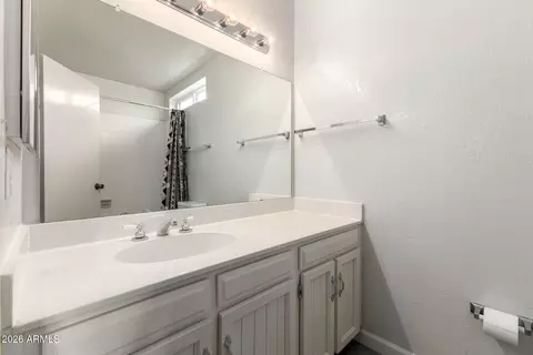 Bath - 3351 W Juniper Ave, Phoenix, AZ 85053 photo 3 of 4
