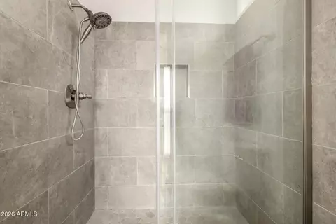 Bath - 3351 W Juniper Ave, Phoenix, AZ 85053 photo 2 of 4