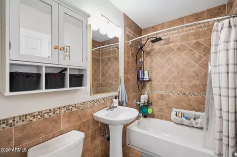 Bath - 4246 N 10th St, Phoenix, AZ 85014 photo 1 of 1
