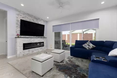 10240 W Lone Cactus Dr, Peoria, AZ 85382