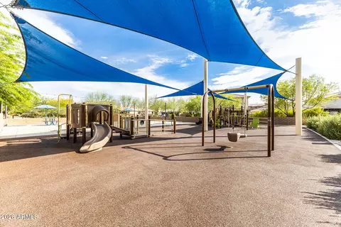 View/Area - 3557 E Tina Dr, Phoenix, AZ 85050 photo 7 of 8