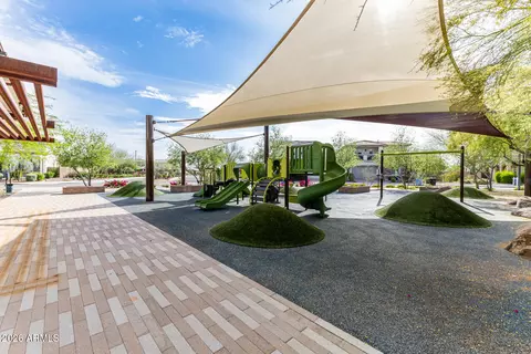 View/Area - 3557 E Tina Dr, Phoenix, AZ 85050 photo 6 of 8