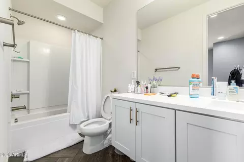 Bath - 3557 E Tina Dr, Phoenix, AZ 85050 photo 4 of 5
