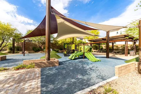 View/Area - 3557 E Tina Dr, Phoenix, AZ 85050 photo 2 of 8