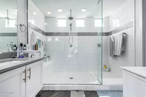 Bath - 3557 E Tina Dr, Phoenix, AZ 85050 photo 3 of 5
