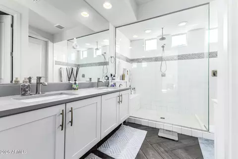 Bath - 3557 E Tina Dr, Phoenix, AZ 85050 photo 1 of 5