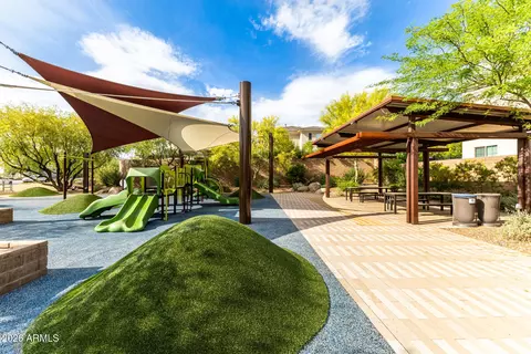 View/Area - 3557 E Tina Dr, Phoenix, AZ 85050 photo 3 of 8